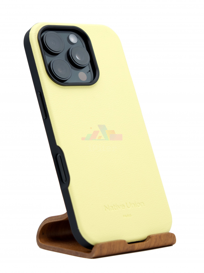 Фото Купить Чехол Native Union Active case with MagSafe для iPhone 16 Pro Желтый по низкой цене в Санкт-Петербурге