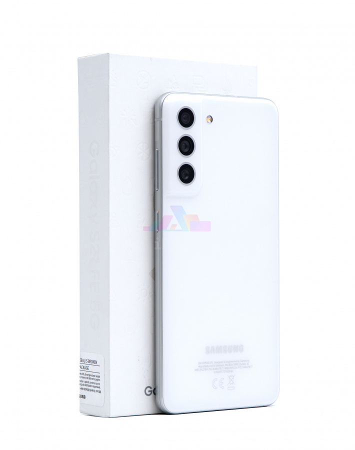 Фото Купить Смартфон Samsung Galaxy S21 FE 8Gb/256Gb (White) SM-G990 по низкой цене в СПб