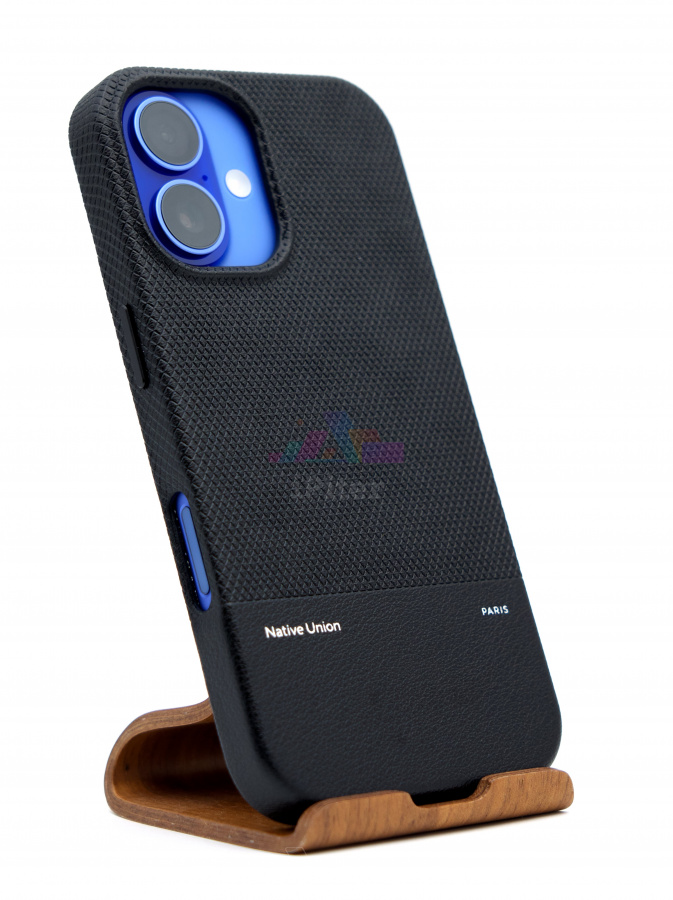 Фото Купить Чехол Native Union Classic case with MagSafe для iPhone 16 Чёрный по низкой цене в Санкт-Петербурге