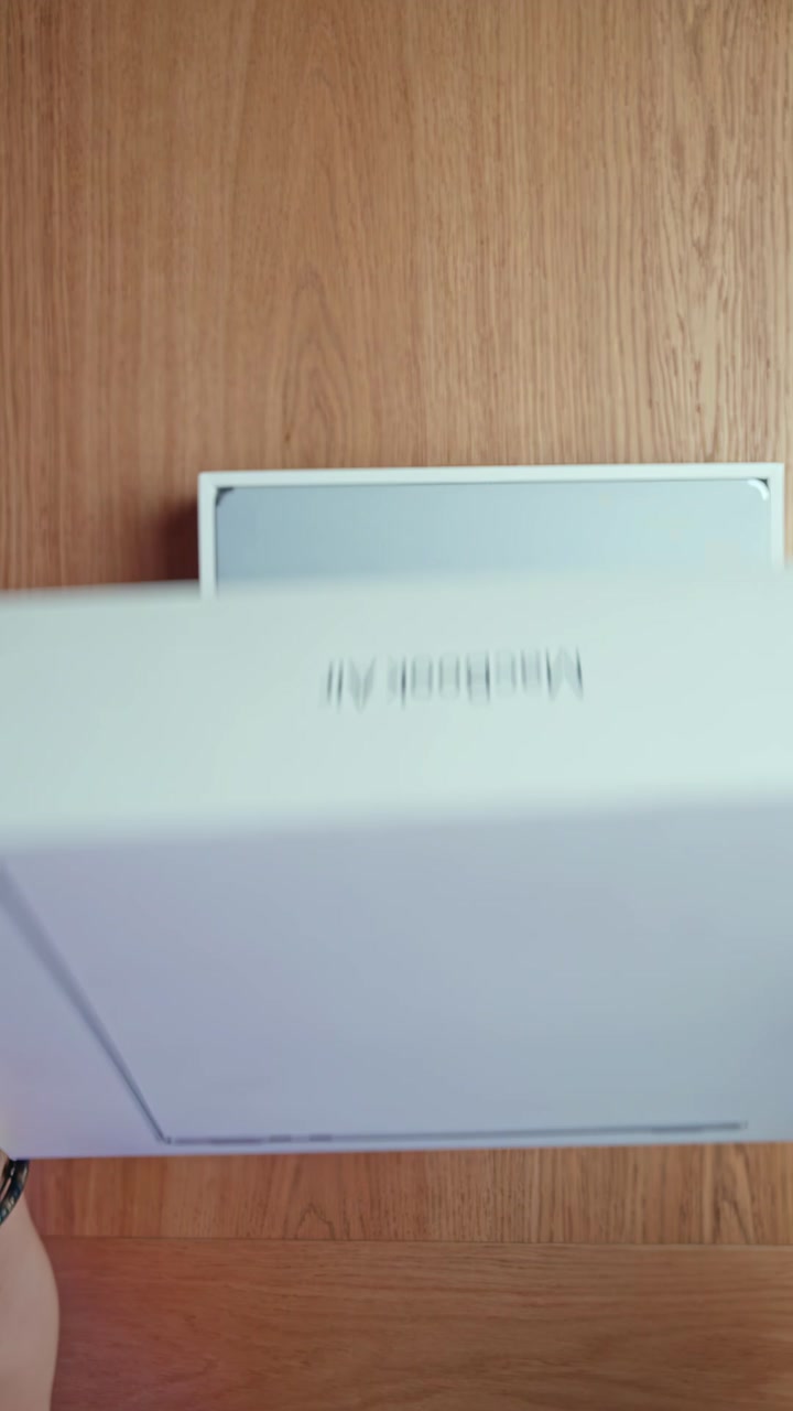 Распаковка MacBook Air в цвете Sky Blue