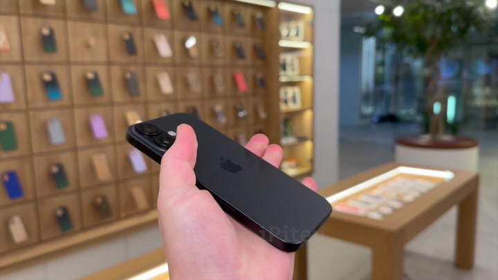 iPhone 16 Black