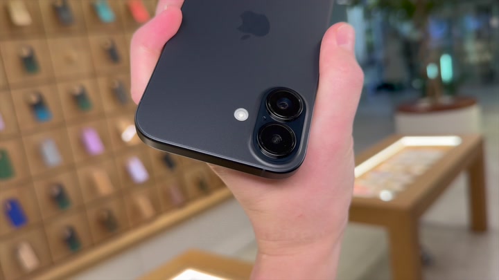 iPhone 16 Black
