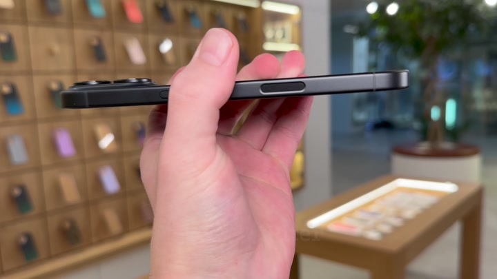 iPhone 16 Black