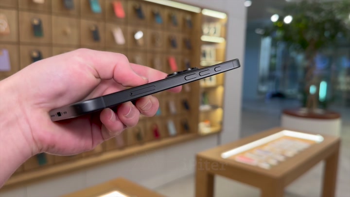 iPhone 16 Black