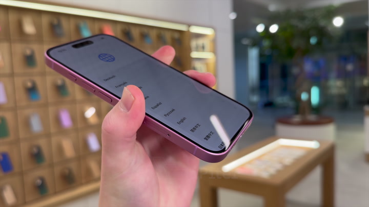 iPhone 16 Pink