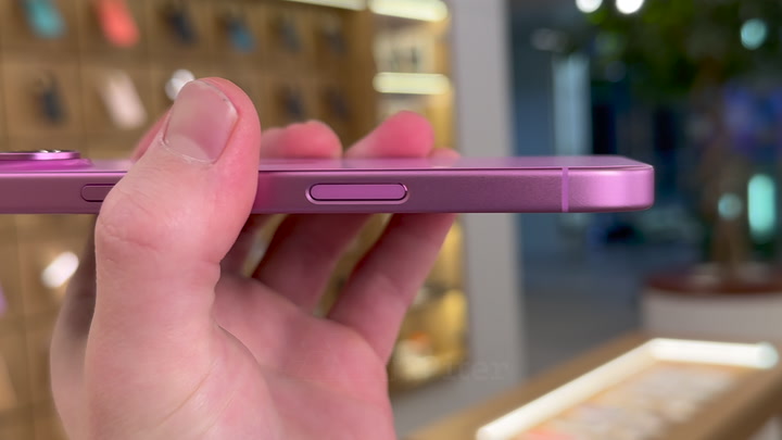 iPhone 16 Pink