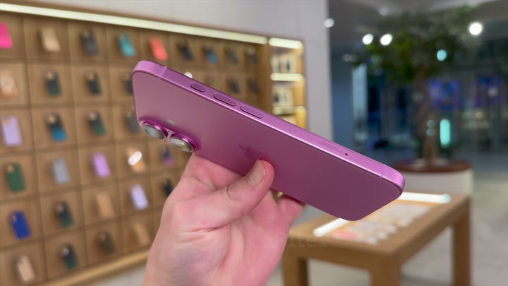 iPhone 16 Pink