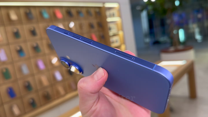 iPhone 16 Ultramarine