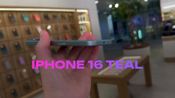 iPhone 16 Teal
