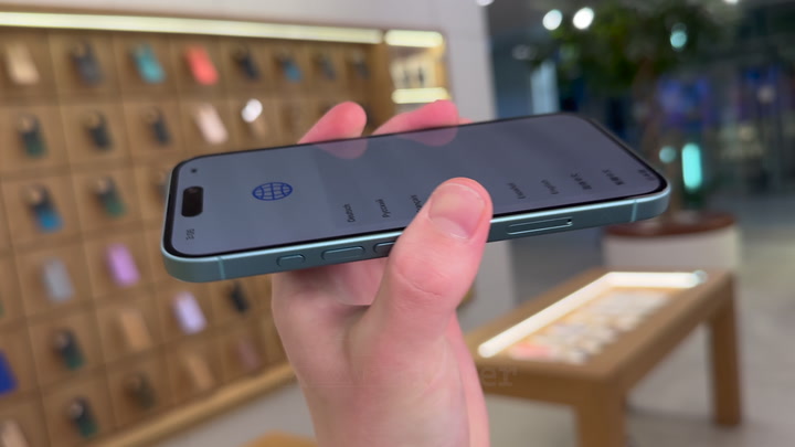 iPhone 16 Teal