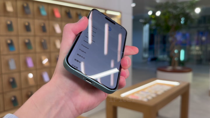 iPhone 16 Teal