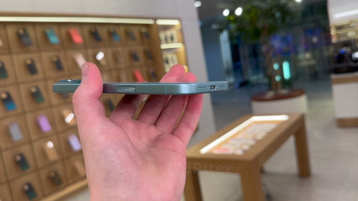 iPhone 16 Teal