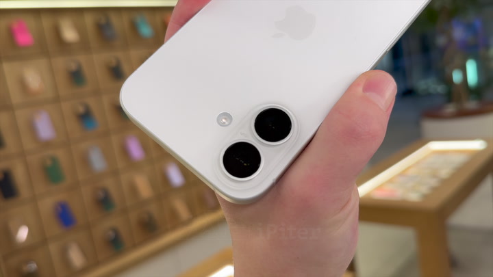iPhone 16 White