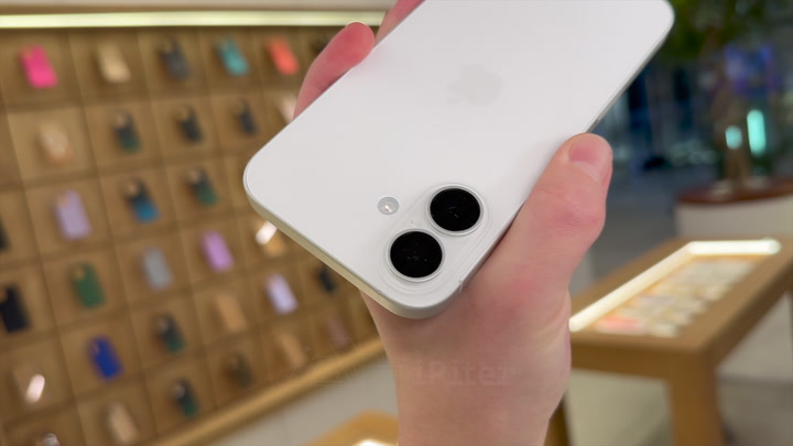 iPhone 16 White