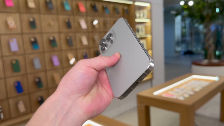 iPhone 16 Pro Natural Titanium