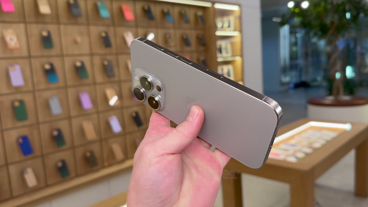 iPhone 16 Pro Natural Titanium