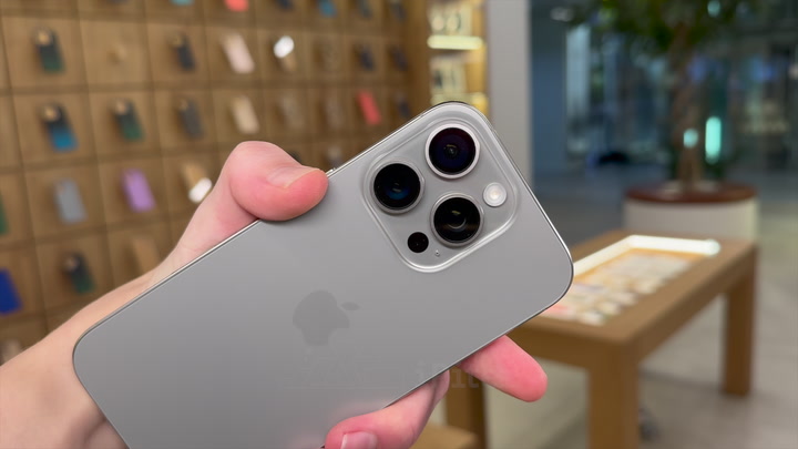 iPhone 16 Pro Natural Titanium