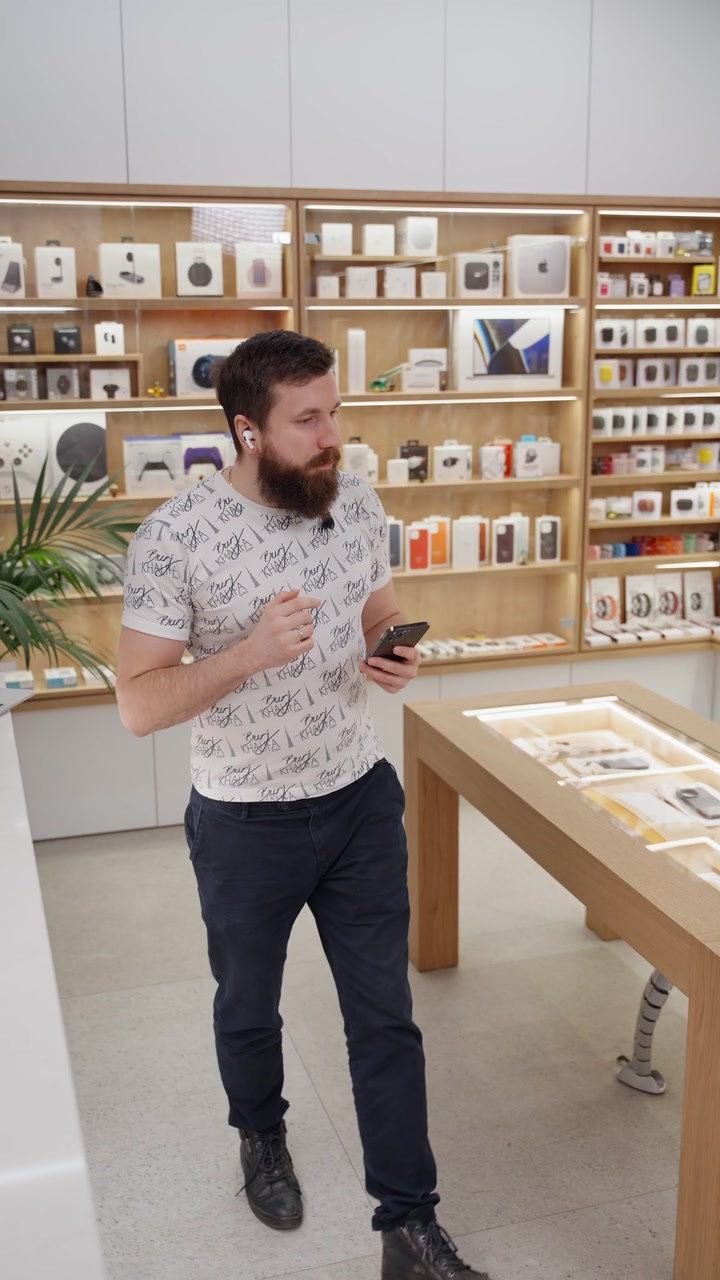 Тебя не слышат при разговоре через наушники? Смотри наш лайфхак про AirPods!