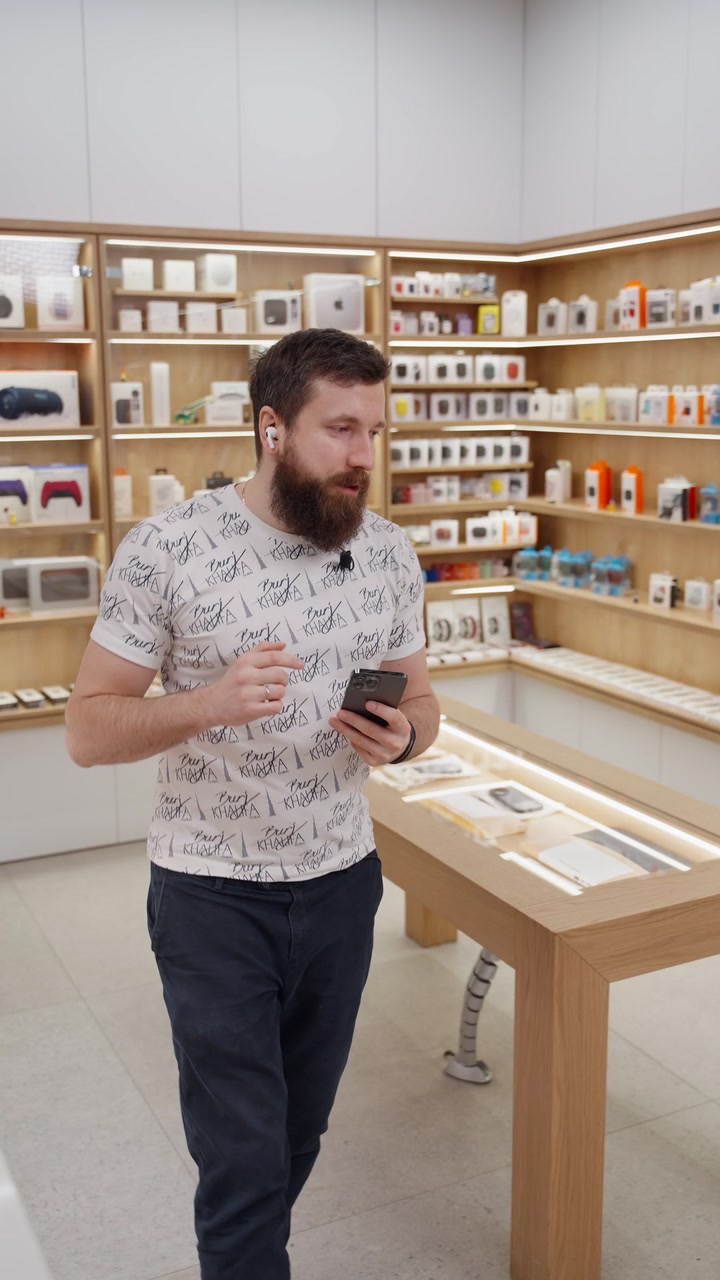 Тебя не слышат при разговоре через наушники? Смотри наш лайфхак про AirPods!