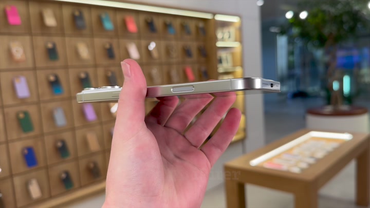 iPhone 16 Pro Max White Titanium