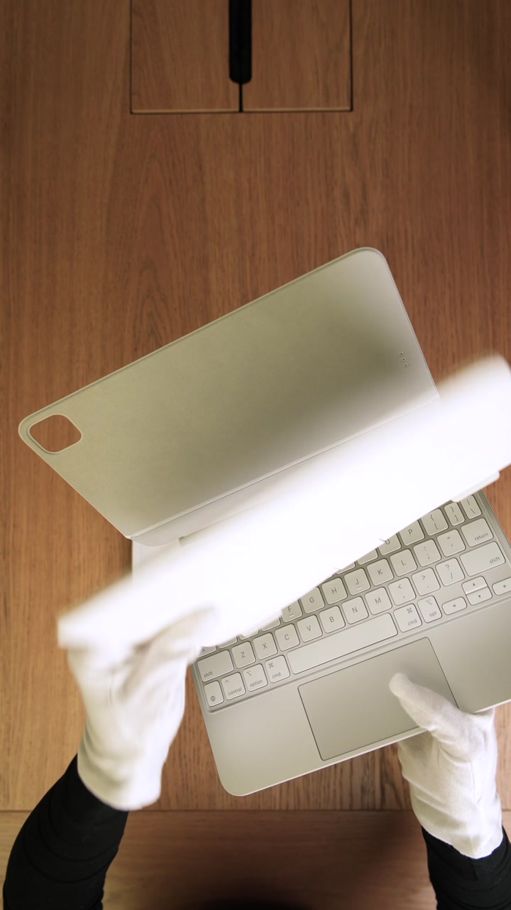 Клавиатура Apple Magic Keyboard для iPad Pro (M4/M5) 11" (MWR03) White