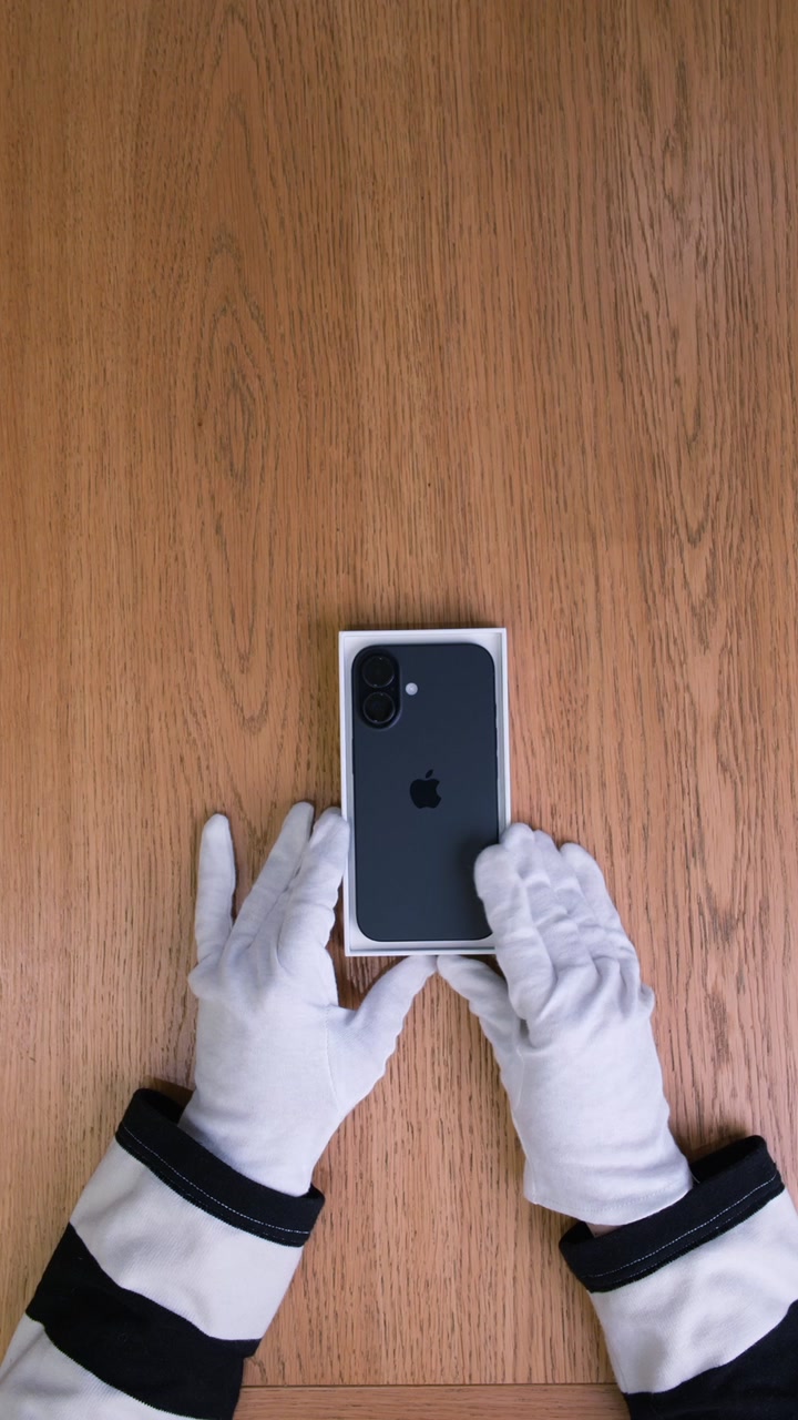 Apple iPhone 16 Black (Чёрный)