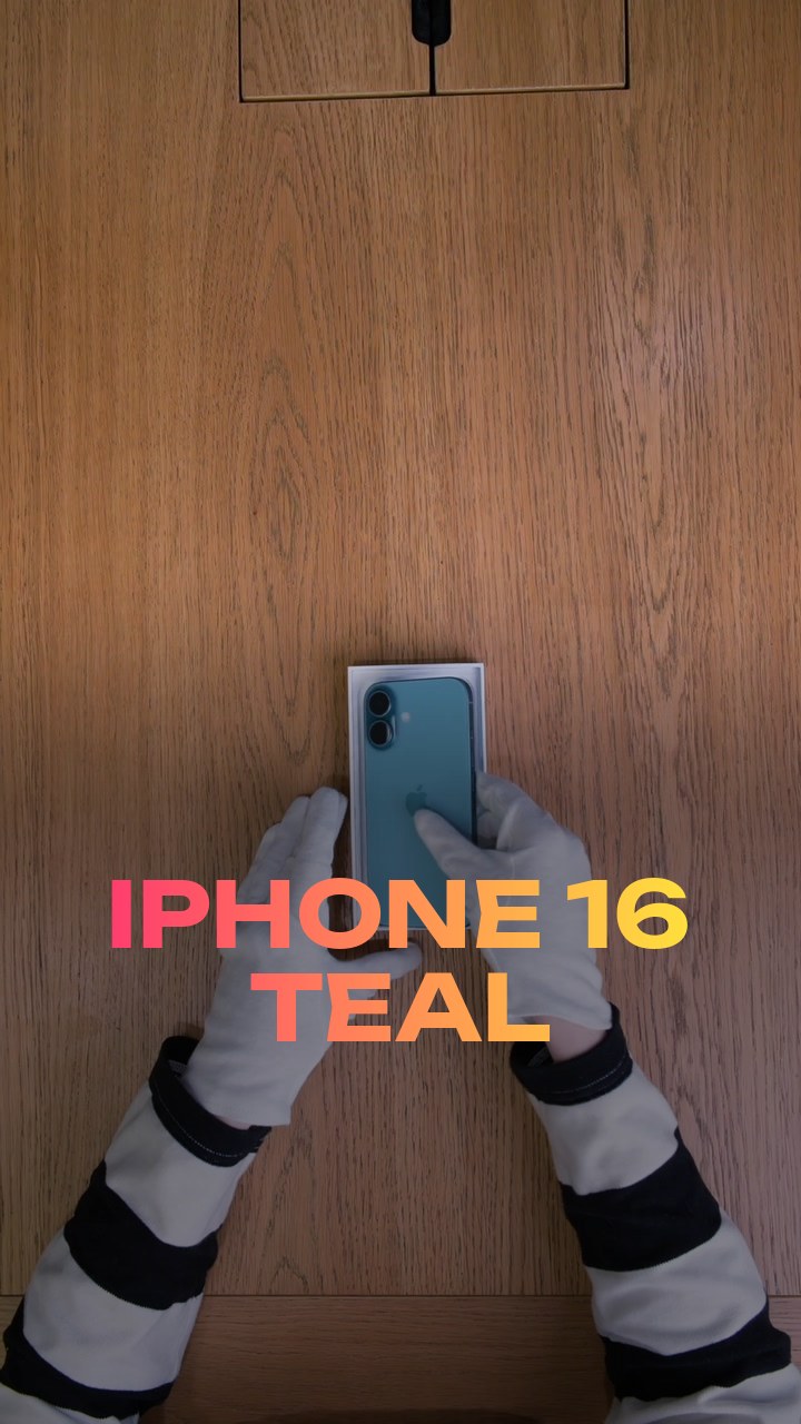 Apple iPhone 16 Teal