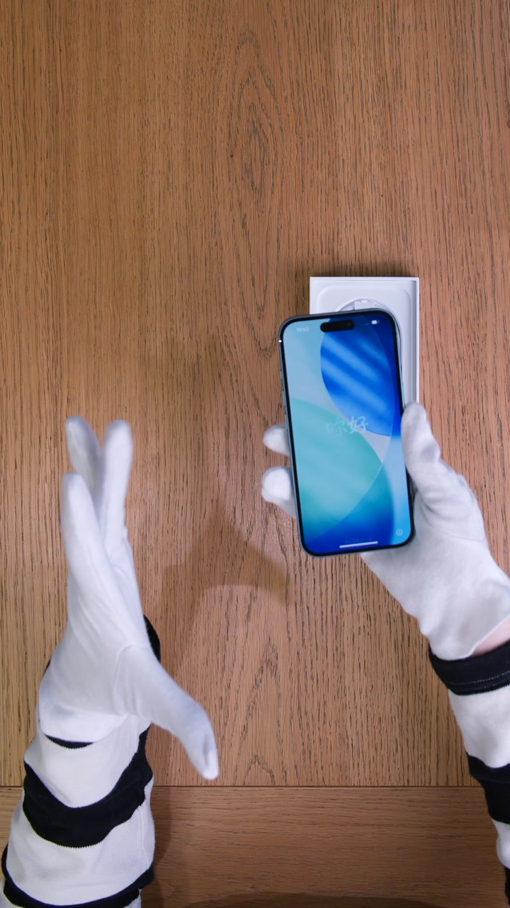 Apple iPhone 16 Teal