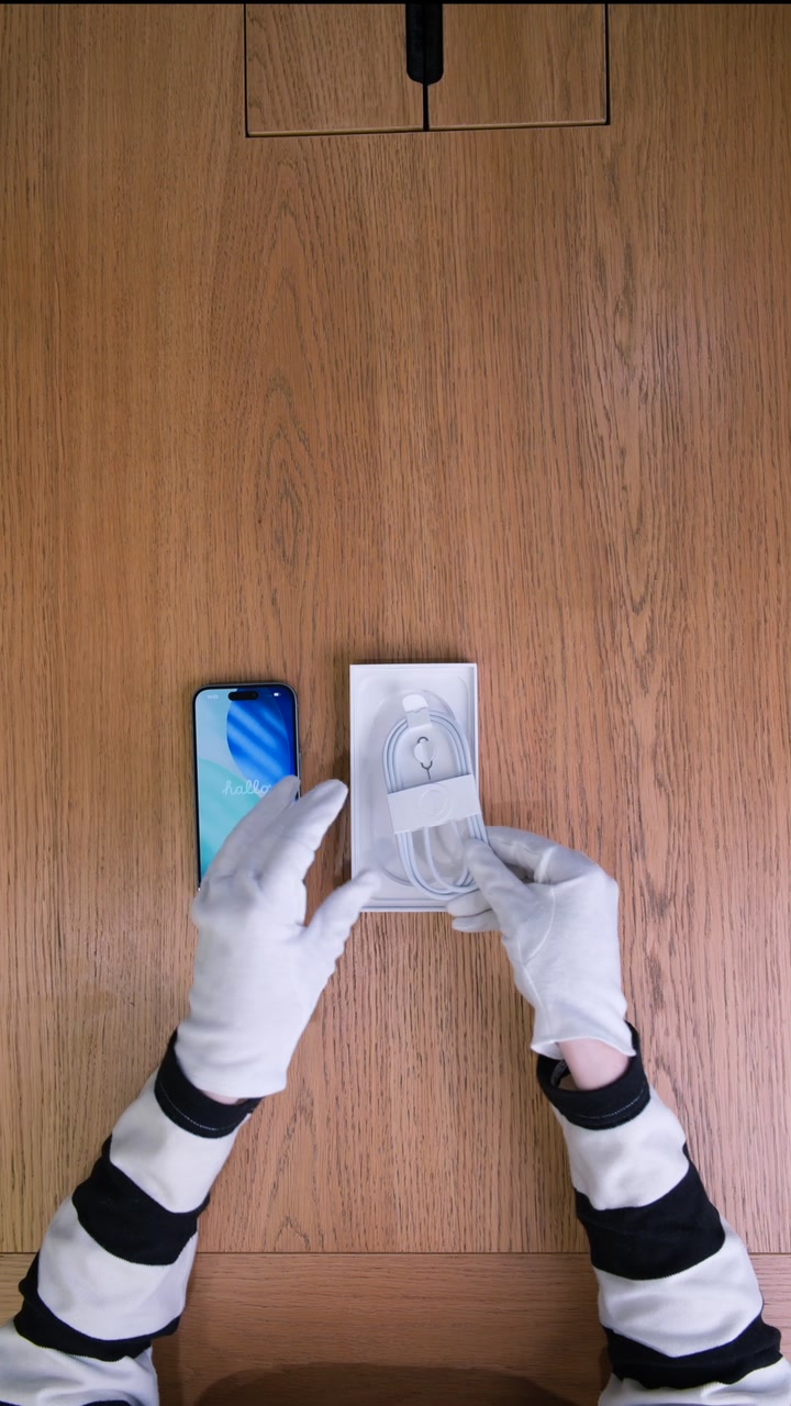 Apple iPhone 16 Teal