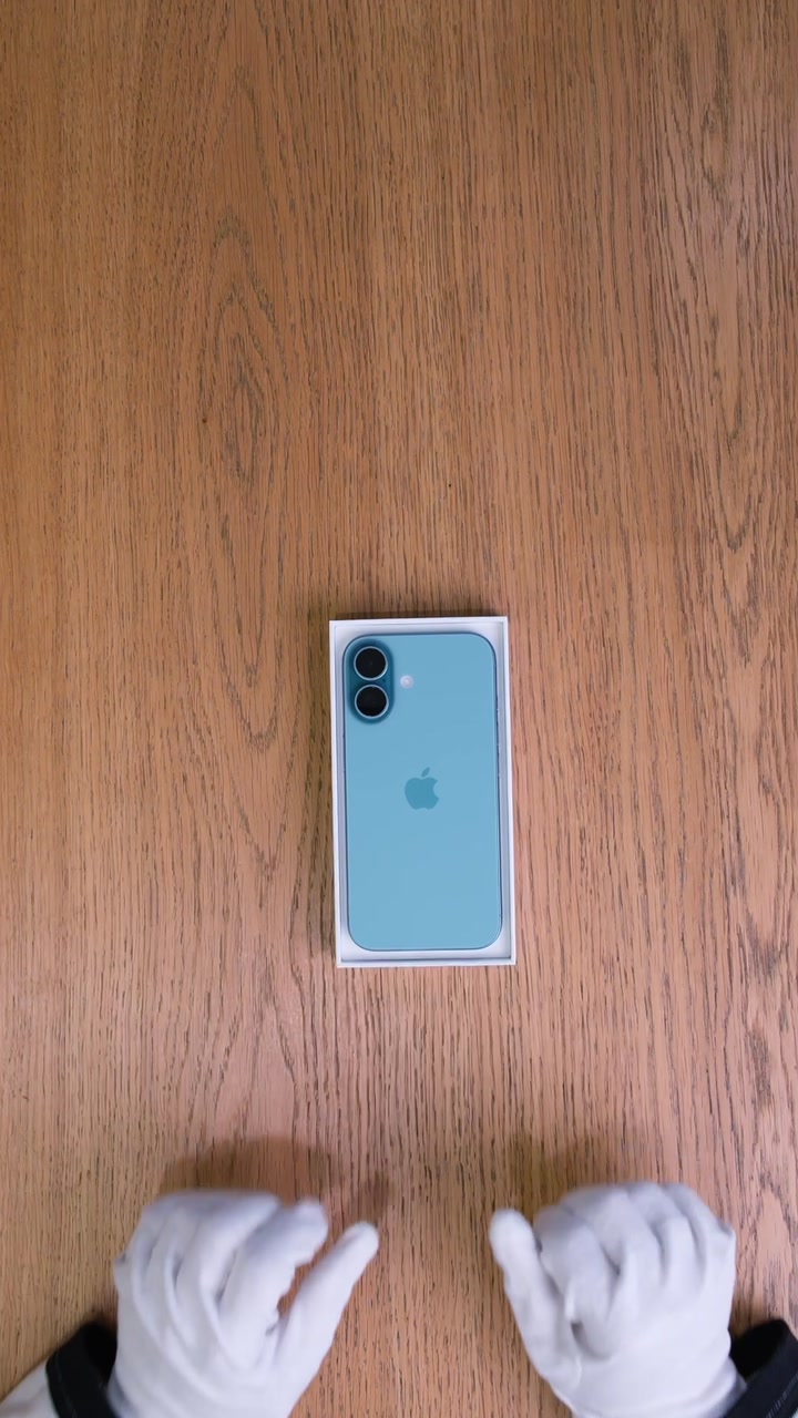 Apple iPhone 16 Teal