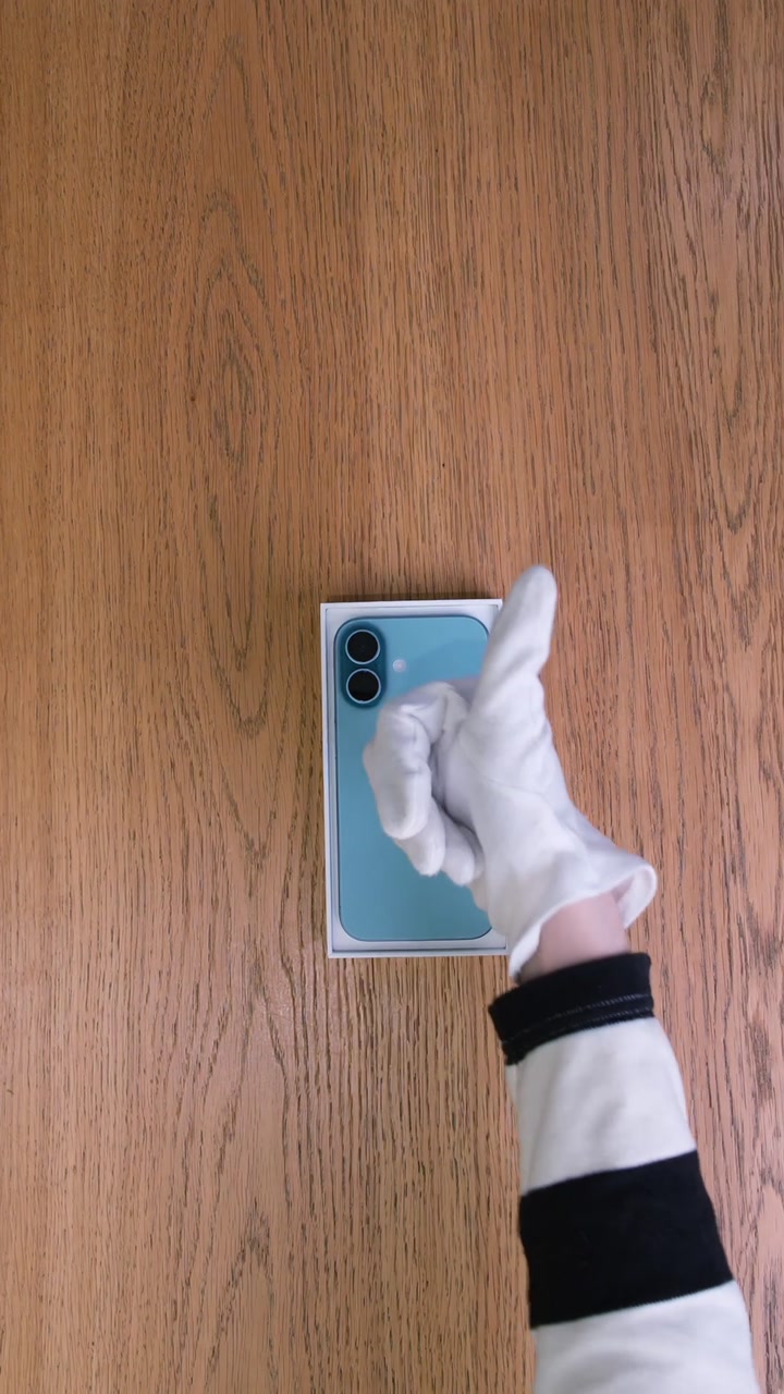 Apple iPhone 16 Teal