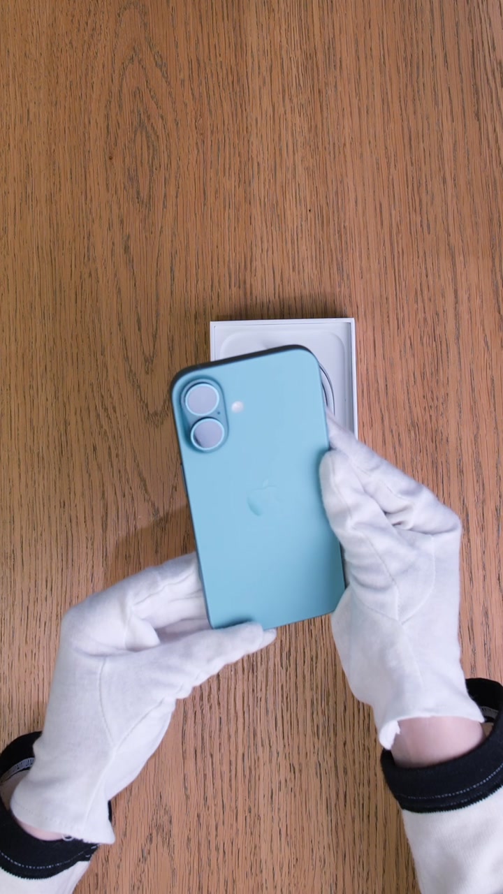 Apple iPhone 16 Teal