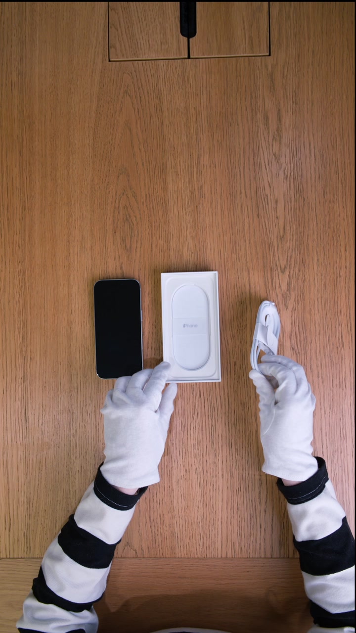 Apple iPhone 16 Pro White Titanium (Белый титан)