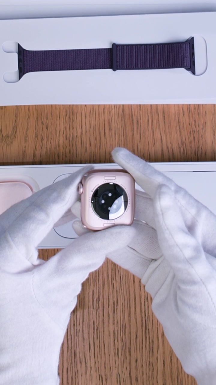 Apple Watch Series 10 42 мм Корпус из алюминия «Rose Gold» Спортивная петля «Plum»
