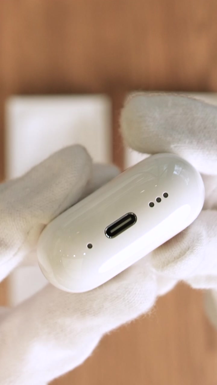 Apple AirPods (4-го поколения) с шумоподавлением ANC (MXP93)