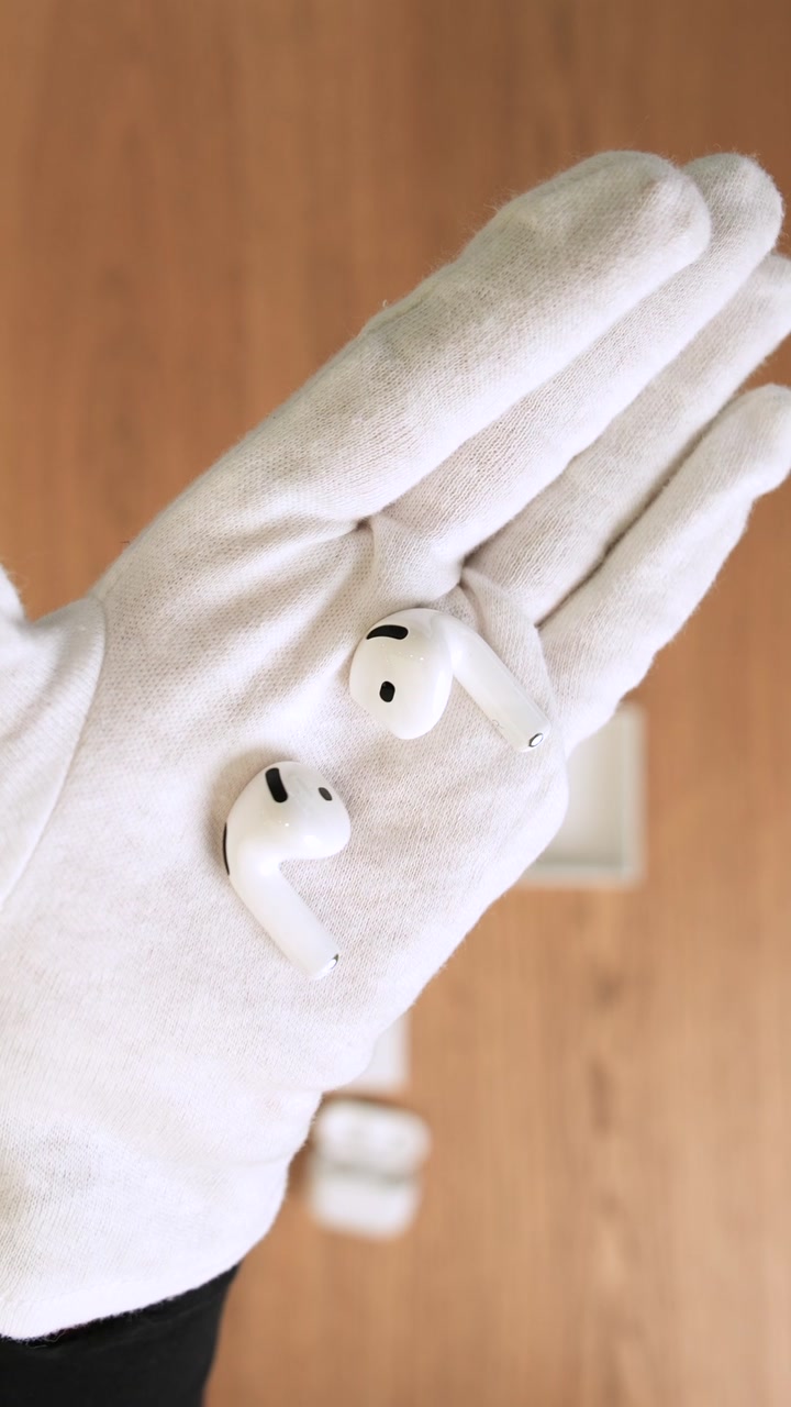 Apple AirPods (4-го поколения) с шумоподавлением ANC (MXP93)