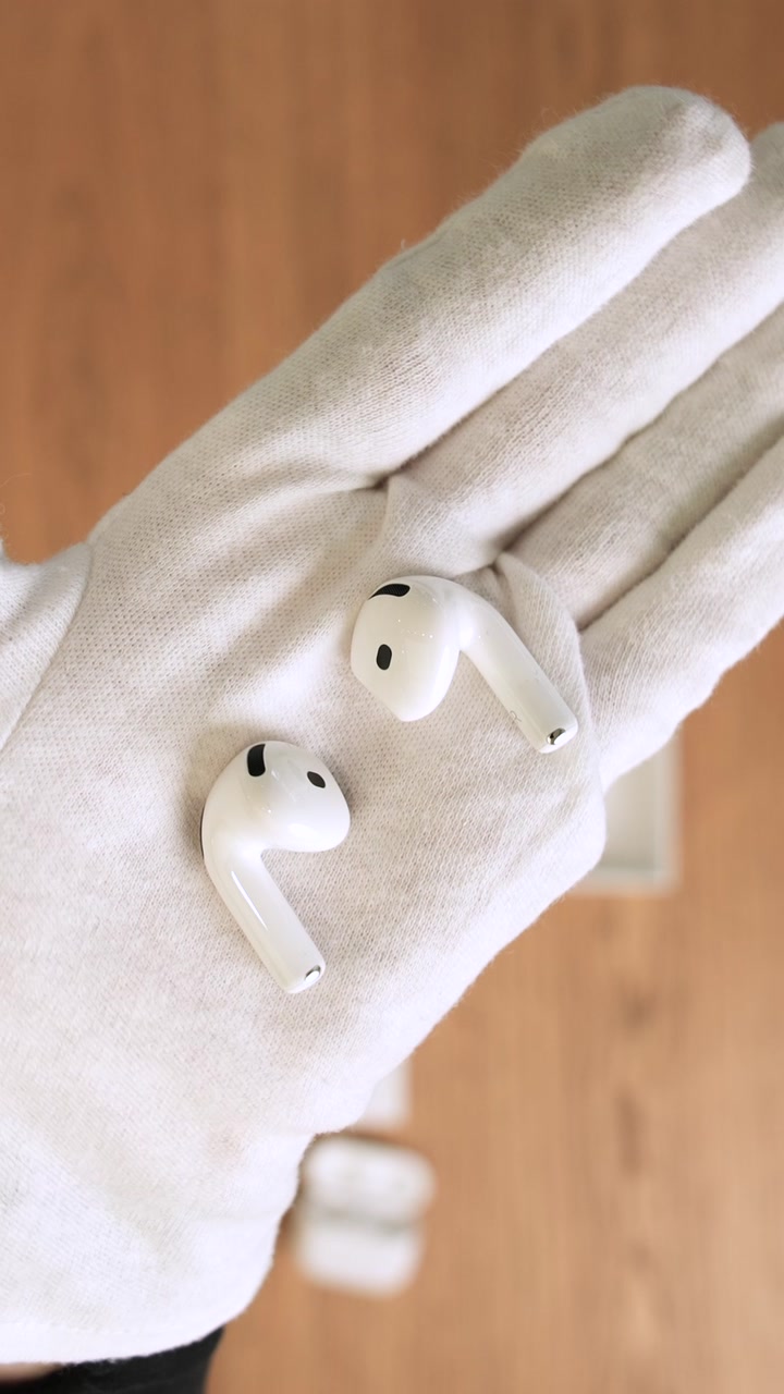 Apple AirPods (4-го поколения) с шумоподавлением ANC (MXP93)