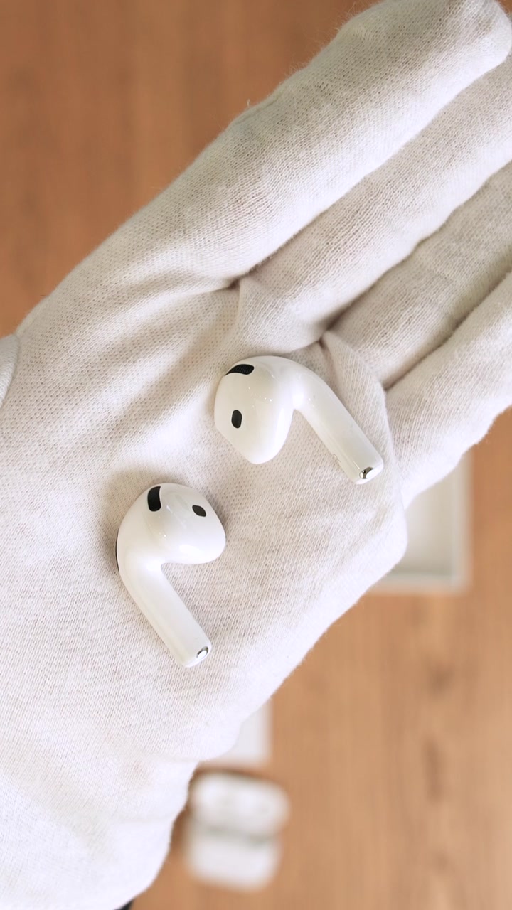 Apple AirPods (4-го поколения) с шумоподавлением ANC (MXP93)