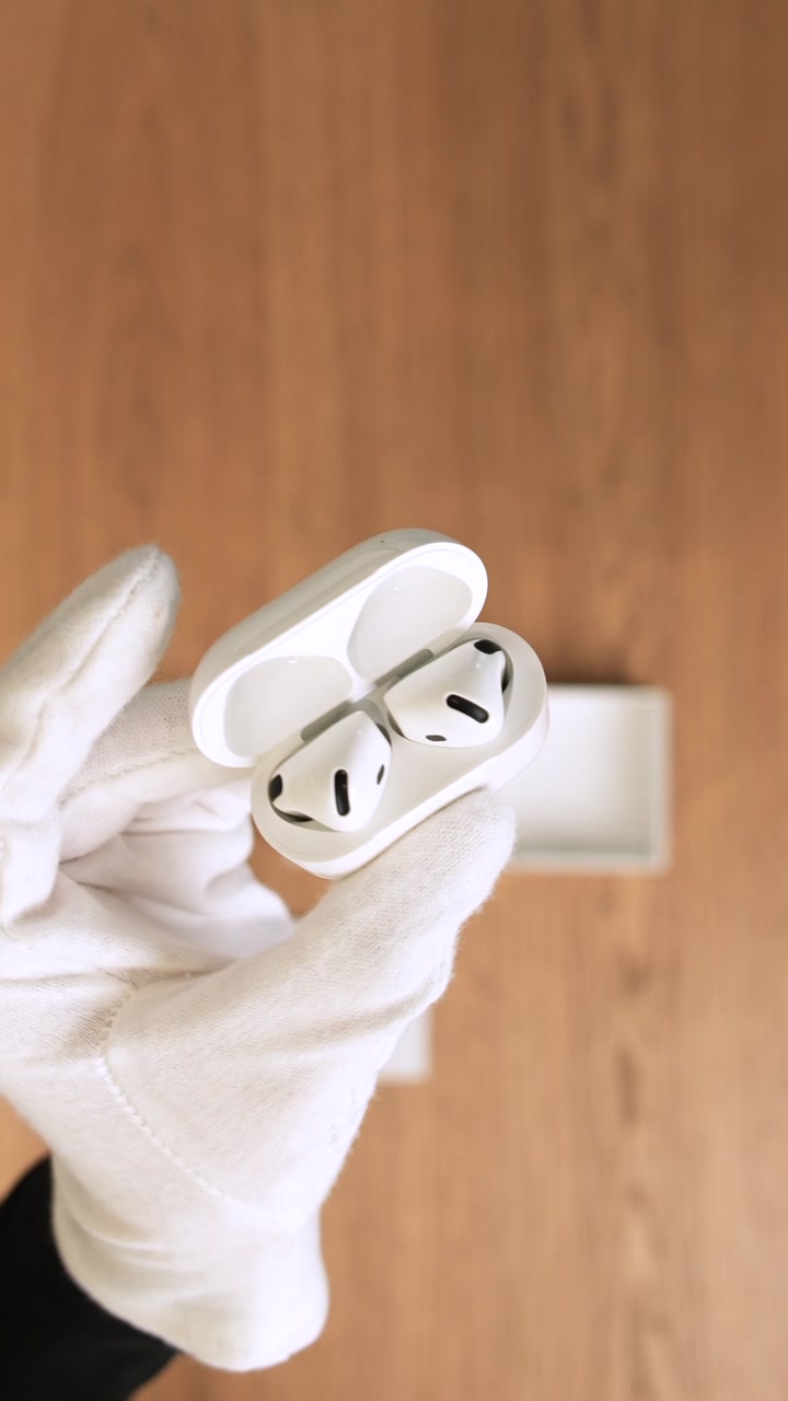 Apple AirPods (4-го поколения) с шумоподавлением ANC (MXP93)
