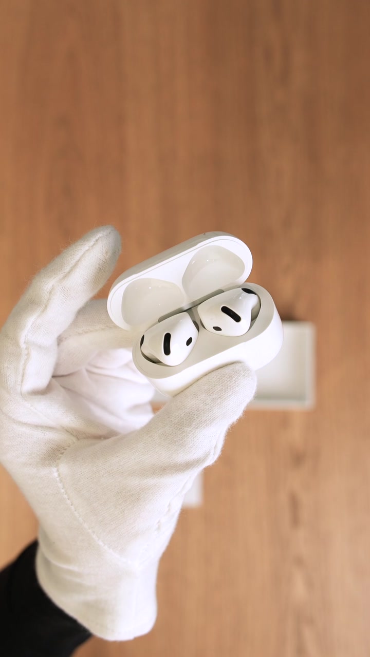 Apple AirPods (4-го поколения) с шумоподавлением ANC (MXP93)