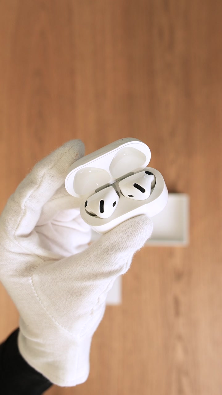 Apple AirPods (4-го поколения) с шумоподавлением ANC (MXP93)