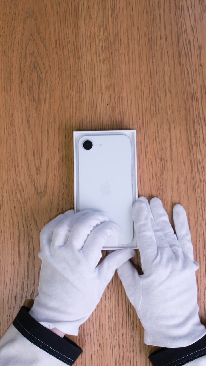 Apple iPhone 16e White (Белый)