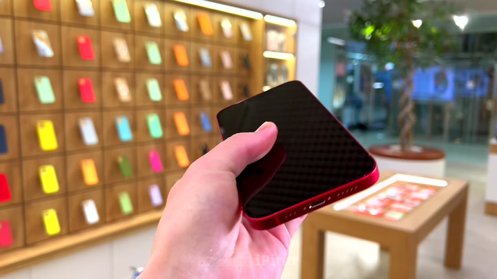 iPhone 13 Red