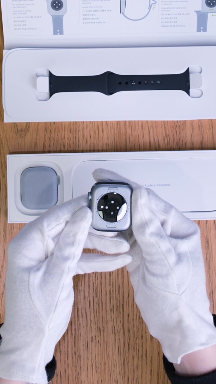 Apple Watch Series 11 42 мм Корпус из алюминия «Space Gray» Спортивный ремешок S/M «Black»