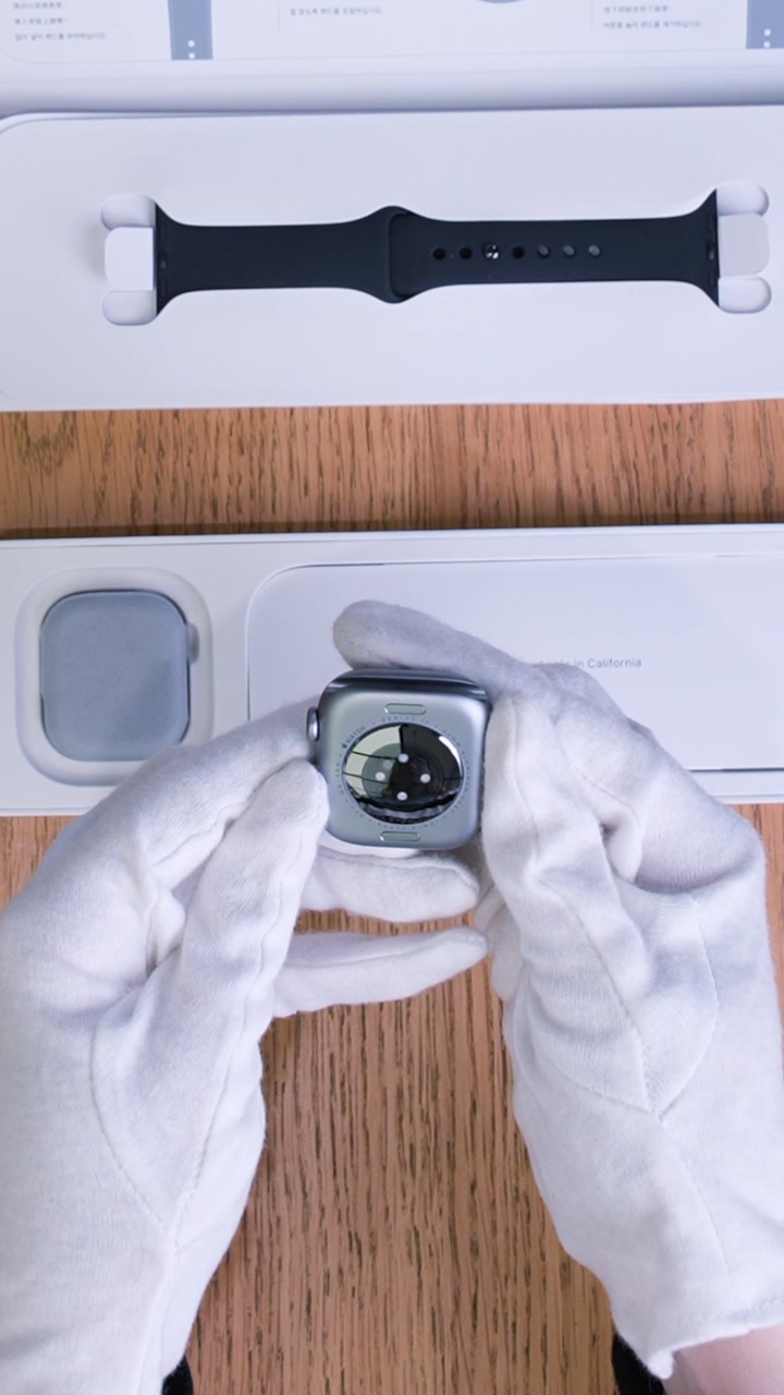 Apple Watch Series 11 42 мм Корпус из алюминия «Space Gray» Спортивный ремешок S/M «Black»