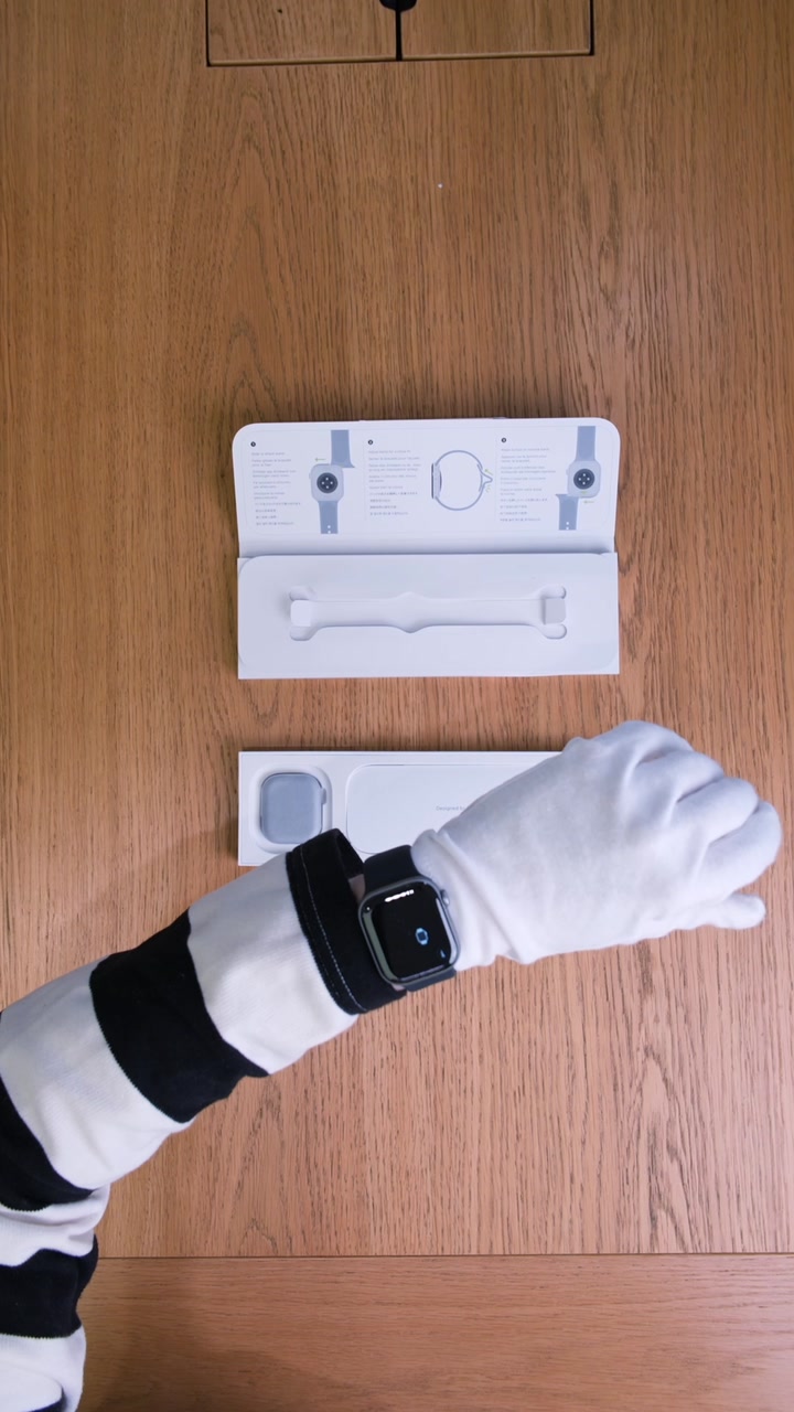 Apple Watch Series 11 42 мм Корпус из алюминия «Space Gray» Спортивный ремешок S/M «Black»