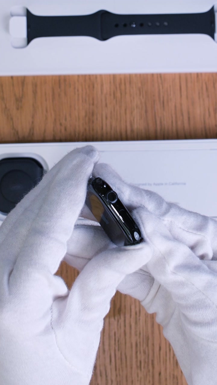 Apple Watch Series 11 46 мм Корпус из алюминия «Jet Black» Спортивный ремешок S/M «Black»