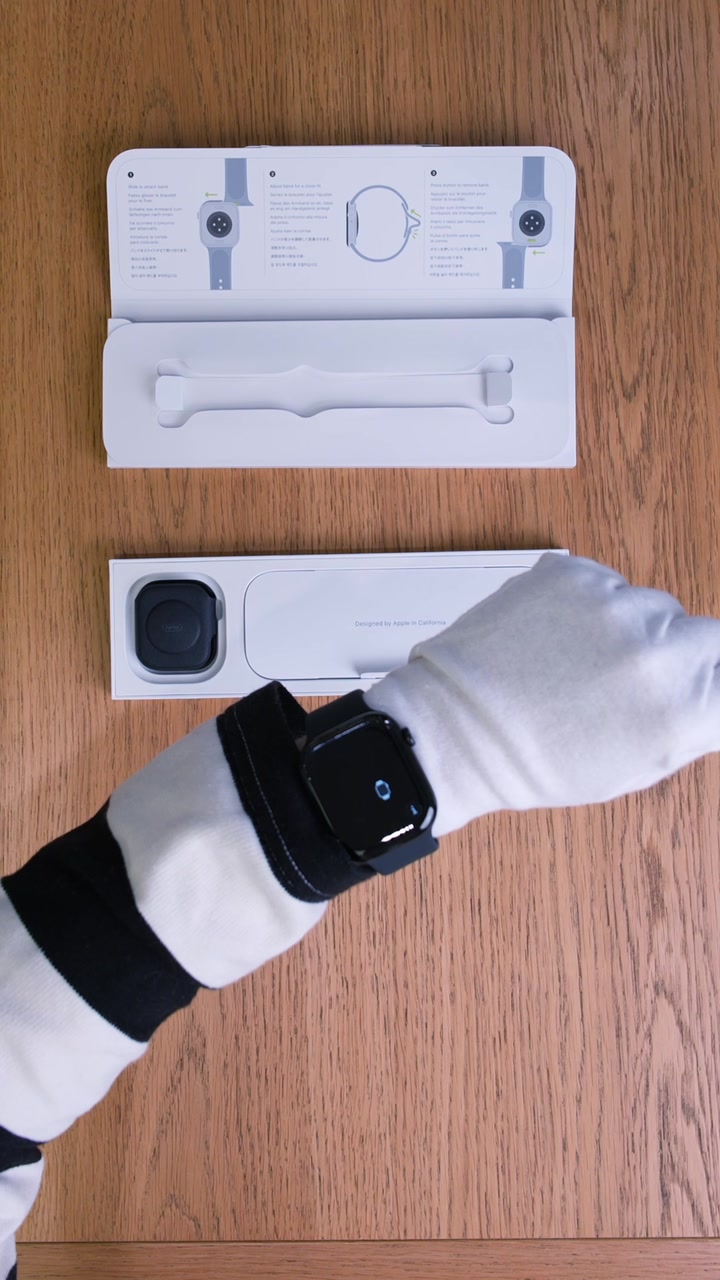 Apple Watch Series 11 46 мм Корпус из алюминия «Jet Black» Спортивный ремешок S/M «Black»