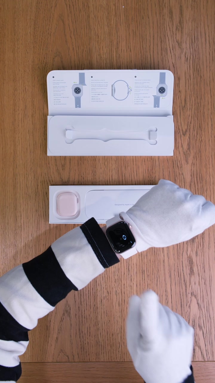 Apple Watch Series 11 42 мм Корпус из алюминия «Rose Gold» Спортивный ремешок S/M «Light Blush»