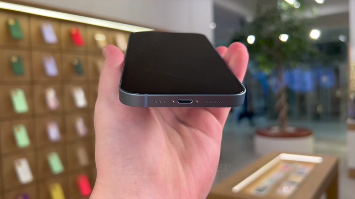 iPhone 14 Blue